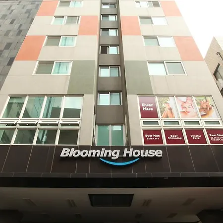 Blooming House Residence-3